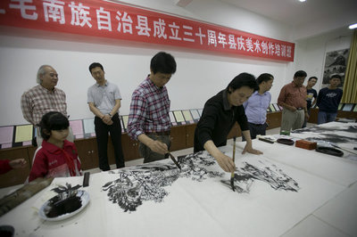 丹青繪就山水韻，志愿情暖毛南山——廣西美術名家赴環江采風寫生與文藝服務紀實